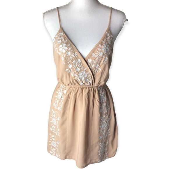 Forever 21 Nude White Floral Embroidered V-neck Mini Dress - Picture 1 of 7